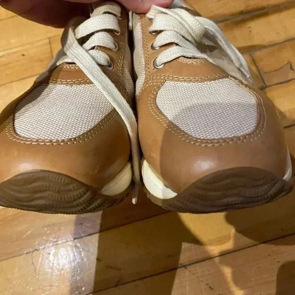 Hogan Women's Tan and White Sneakers - Picture 4 of 10